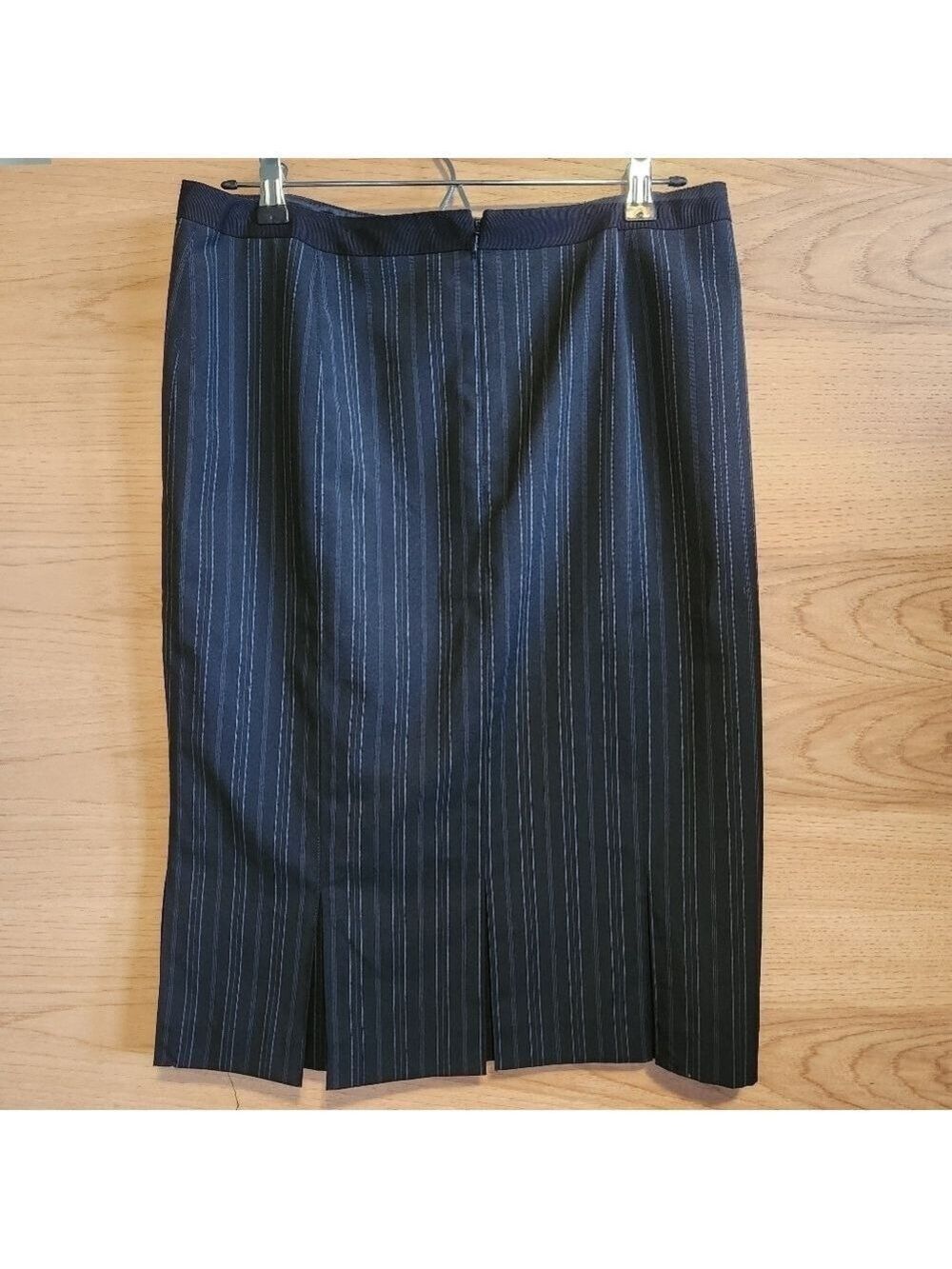 SEMANTIKS CLASSIC FEMININE DETAILS GALORE PINSTRIPE SKIRT - LIKE NEW - SIZE 10